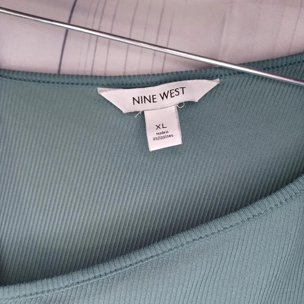 Nine West ribbed asymmetrical neckline ruched front casual top - Picture 4 of 6